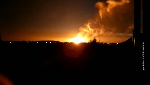 В Подмосковье загорелся газопровод: пламя поднялось на 20 метров