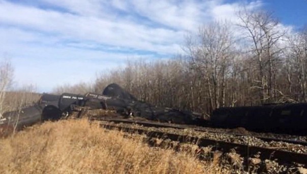 В Канаде сошел с рельсов поезд с нефтью