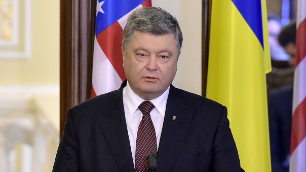 Порошенко идёт против «папы» и сливает американского агента