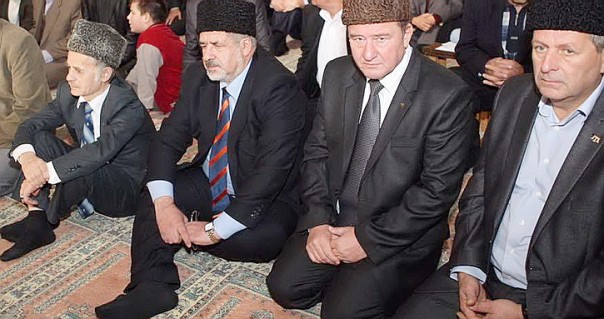 Россия выдворила в Турцию меджлисовцев Умерова и Чийгоза. В Киеве увидели сигнал Путина