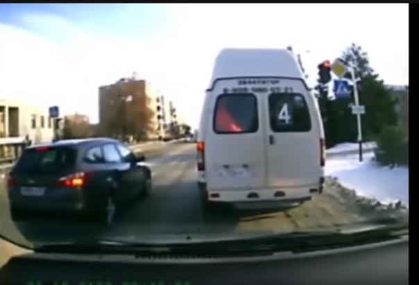 Южноуральский депутат избил водителя на глазах у полицейских