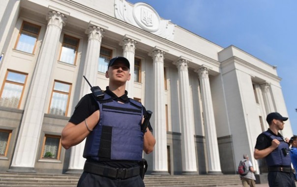 Аваков решил убрать силы МВД из-под Рады