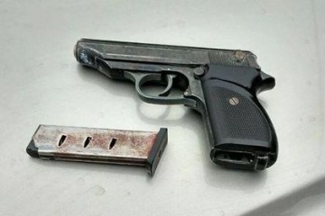 На Украине остановили девятилетнего водителя джипа с наркотиками и оружием