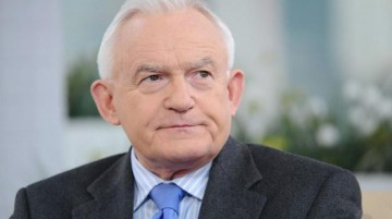 Экс-премьер Польши Миллер: С РФ необходимо установить безвизовый режим