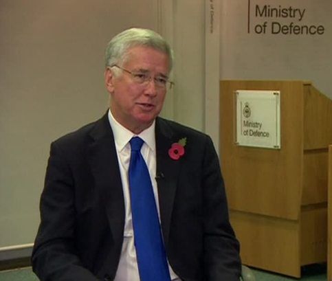 Министр обороны Великобритании подал в отставку из-за секс-скандала