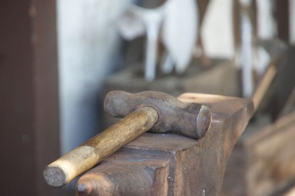 В Петербурге пьяная школьница молотком пробила череп кондуктору автобуса