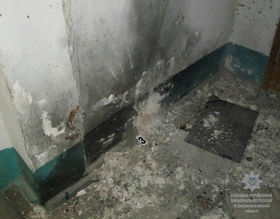 В Днепропетровске в результате взрыва гранаты пятеро полицейских получили ранения.