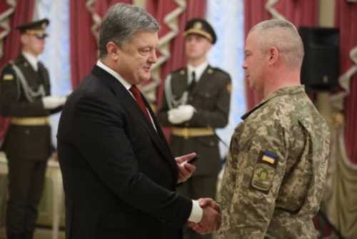 Для чего Порошенко нужен новый главком АТО?