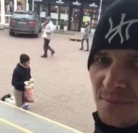 В Киеве хрюмберг жестоко разоблачил самозванного "раненого атошника-попрошайку"