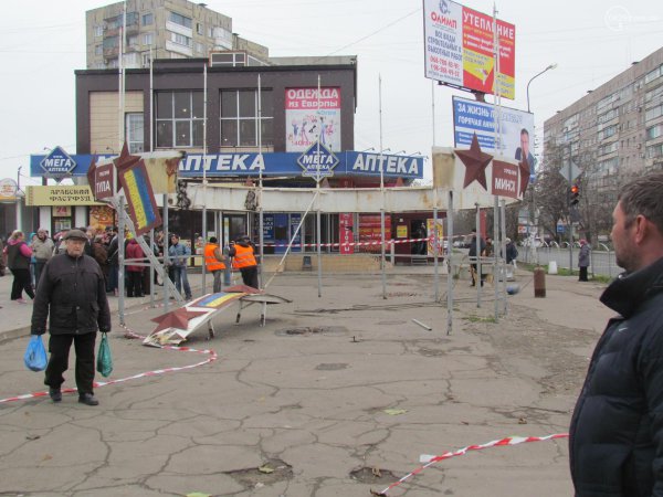 В Мариуполе демонтировали памятник городам-героям Великой Отечественной