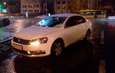 В Киеве сотрудник посольства РФ сбил на переходе женщину с ребенком