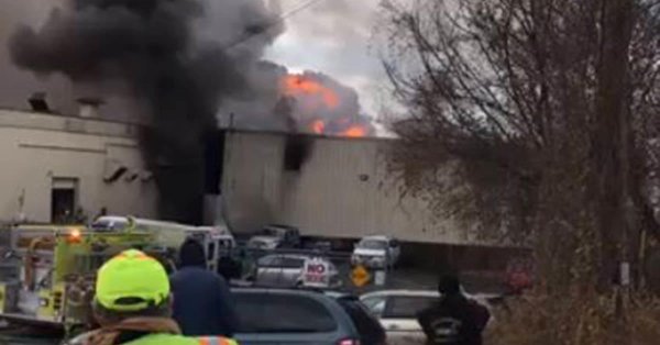 При взрыве на фабрике косметики в США пострадали десятки человек