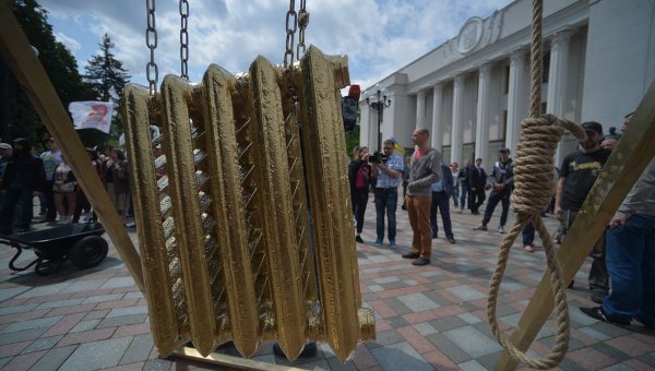 Украину накрывает коллапс коммунальных неплатежей