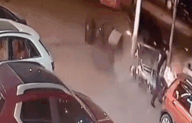 Парню удалось избежать сразу две смерти за 10 секунд (видео)