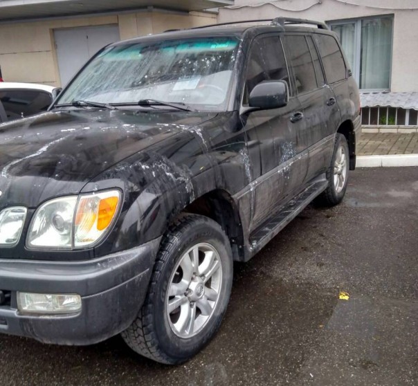 Бытовуха: В центре Харькова облили кислотой Lexus депутата облсовета