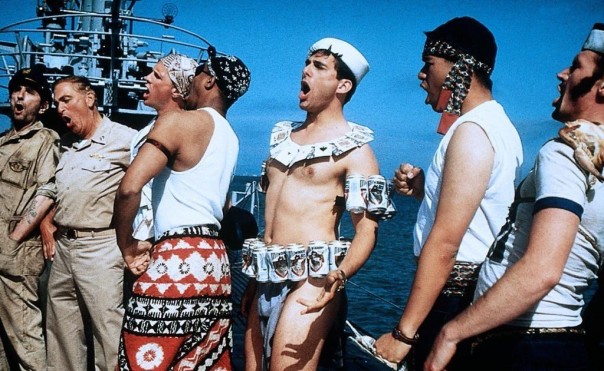 Офицеры ВМС США меняли секретную информацию на оргии с проститутками и сигары