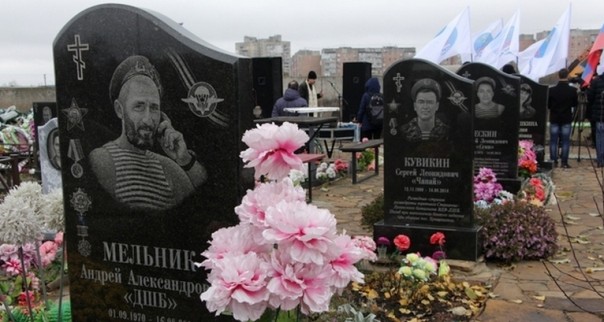 Активисты ОД «Мир Луганщине» установили в Луганске 9 памятников защитникам Донбасса