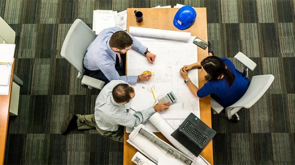 Минтруду предложили сократить рабочую неделю некурящим