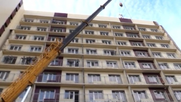 В ДНР восстанавливают жилые дома, поврежденные обстрелами ВСУ