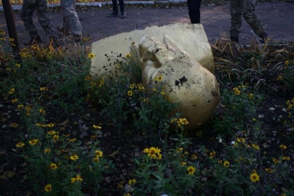 Поиск и уничтожение памятников Ленину продолжается...