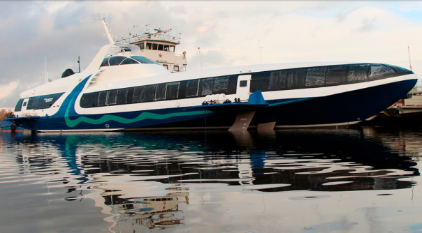 Новое судно на подводных крыльях "Комета" прибыло в Крым для испытаний.