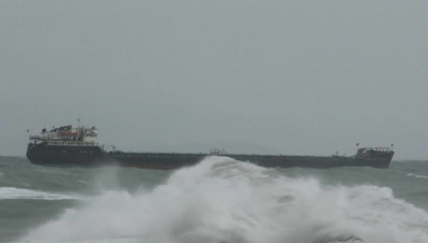 Российское судно терпит бедствие у берегов Турции, экипаж спасён