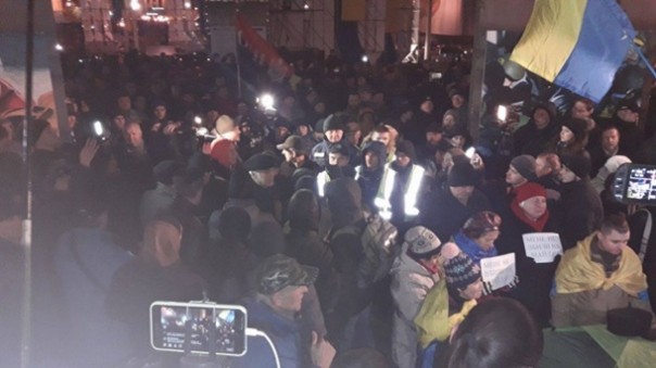 В Киеве на Майдане произошла потасовка и начали ставить палатки