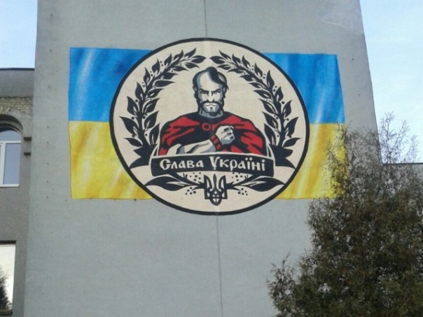 Скандал в Сумах: мэр не смог ответить, кто разрешил нарисовать в центре города мурал с эмблемой неонацистов