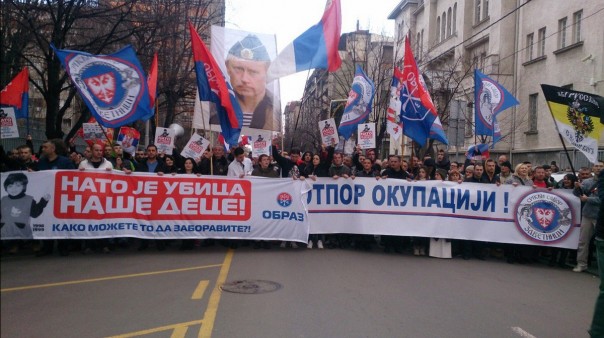 Европейская демократия в деле: Сербию пытаются заставить вступить в НАТО