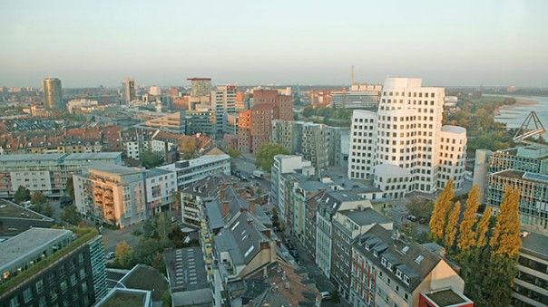 В Германии пенсионера оштрафовали за то, что он 8 минут сидел на остановке