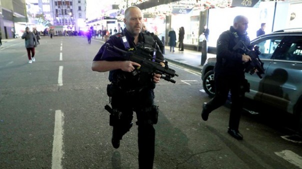 Возле рождественской ярмарки в Великобритании взорван автомобиль