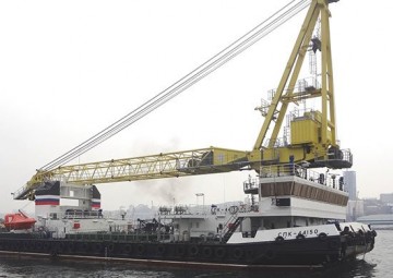 Юбилейный выпуск: в России выкатили из эллинга десятый плавучий кран СПК-53150