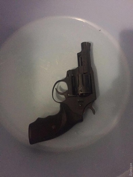 Под Одессой моряк захватил заложников и открыл стрельбу по людям