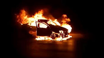 В Киеве на перекрестке автомобиль Chevrolet вдруг вспыхнул и сгорел, как спичка