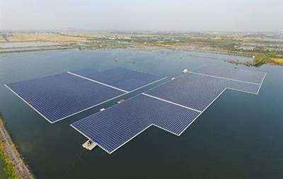 Китай запустил крупнейшую в мире плавучую солнечную электростанцию