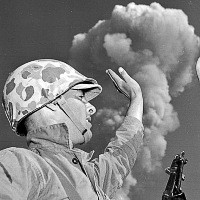 Как американских солдат учили любить атомную бомбу