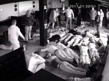 В Сети возмущены жестким массовым задержанием в нелегальном ночном клубе