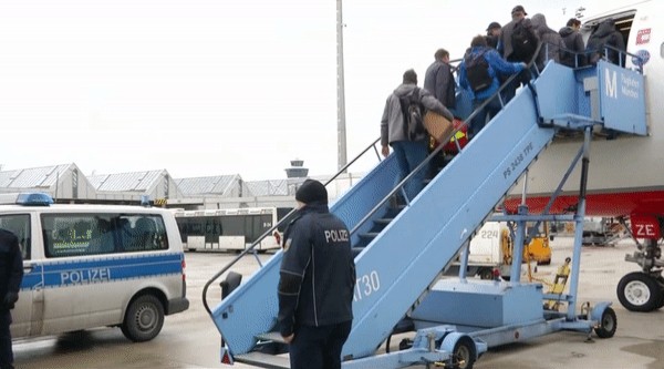 Перед новогодними праздниками из Германии стали депортировать радикальных исламистов