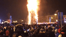 Шоу продолжается: в Южно-Сахалинске сгорела главная городская ёлка