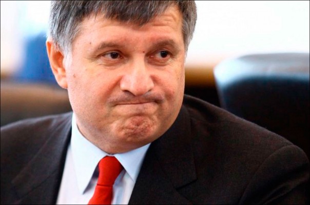 Аваков заявил, что ездил в Крым в 2014 году на встречу с Януковичем и что ему неизвестно об обстреле машины президента