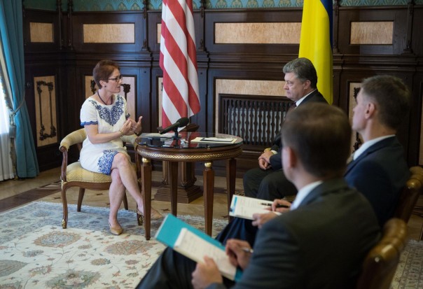 Посол США выкручивает Порошенко… руки