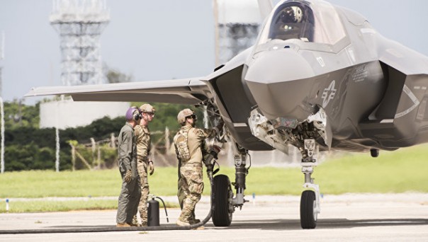 Американский F-35 начал "рассыпаться" в полете