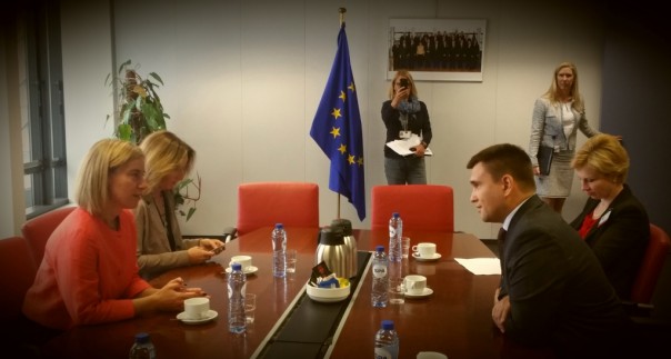 Госпожа Могерини, перестаньте грабить Украину!