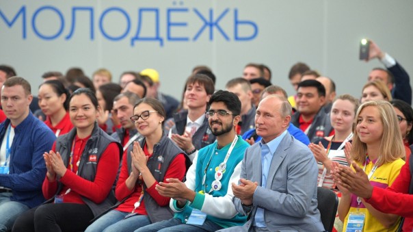 «Высокий показатель»: почти 100% молодежи готовы поддержать Путина на предстоящих выборах