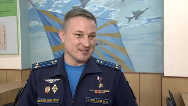 Герой России летчик Иван Нечаев: самолет - наш боевой друг, а бросать друга не по-человечески