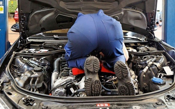 Как русские масло в автомобиле меняли