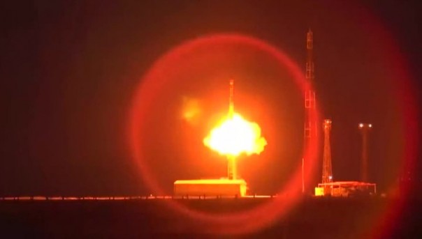 Минобороны РФ испытало межконтинентальную баллистическую ракету "Тополь"