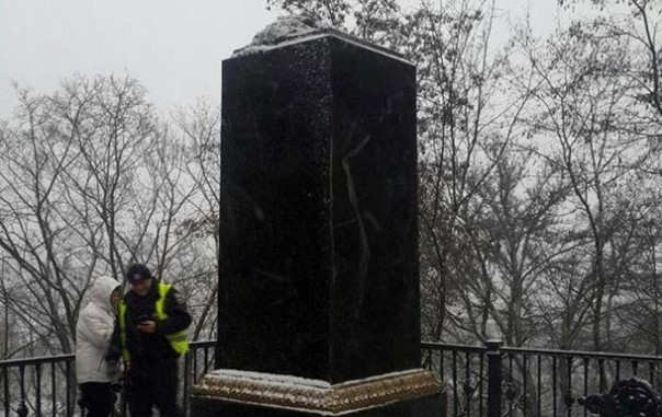 В Чернигове украли 100-килограммовый бюст Коцюбинского