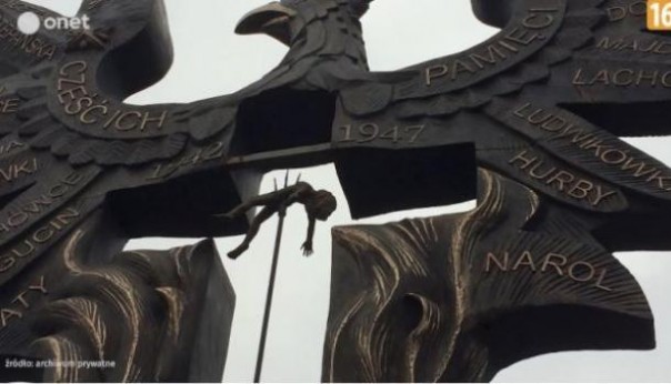 Польша шлёт чёрную метку украинским националистам