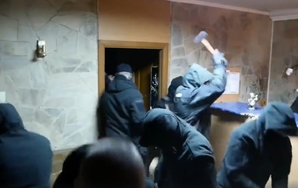 В Киеве неизвестные разгромили кафе